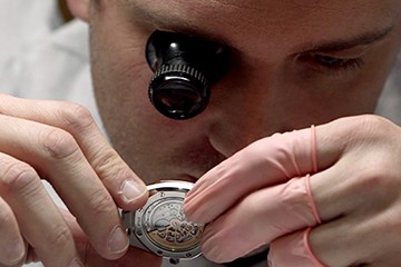 欧米茄走走停停