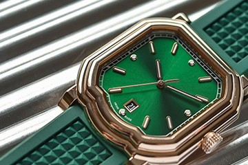 欧米茄手表有雾气了