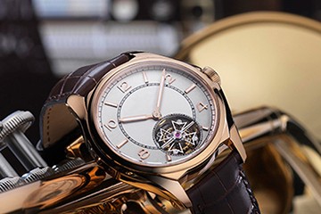 欧米茄机械表起雾